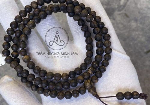 Chuỗi vòng trầm hương 108 hạt – Món quà ý nghĩa cho mọi người
