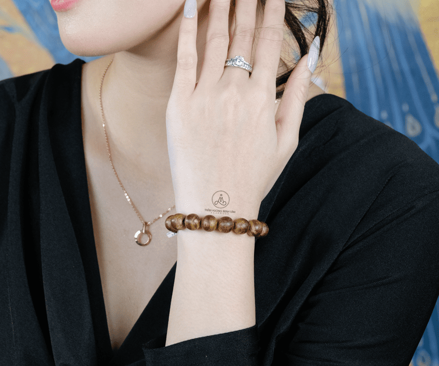 Vòng trầm hương cao cấp 10li